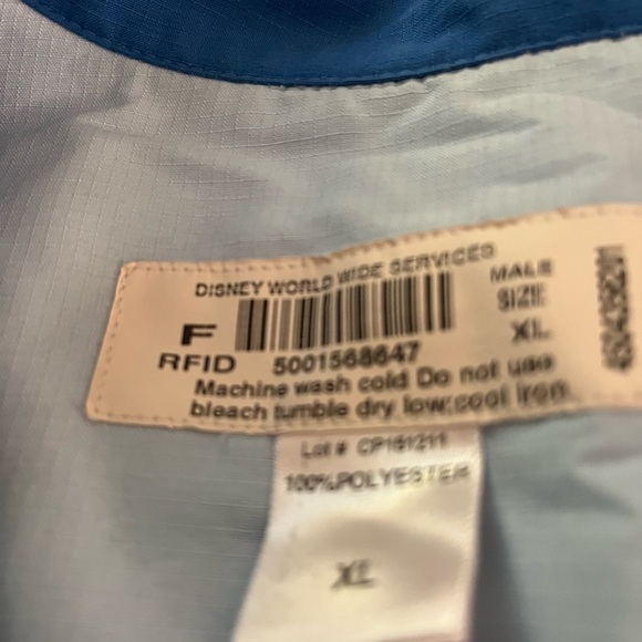 Disney World wide services men’s Hawaiian shirt.  Men’s XL - Picture 5 of 6